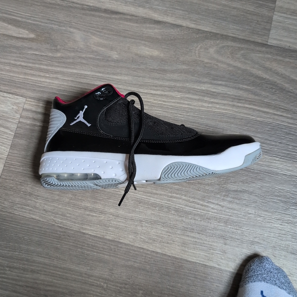 Jordan Men's Black and White Sneakers